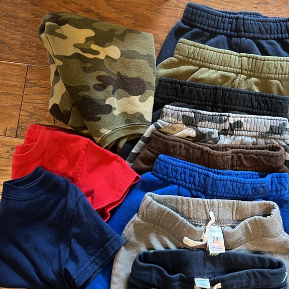 24 Mo boy Lot. Sweat pants/tops. brands, but also Adidas, Old Navy, Carter - Picture 4 of 4